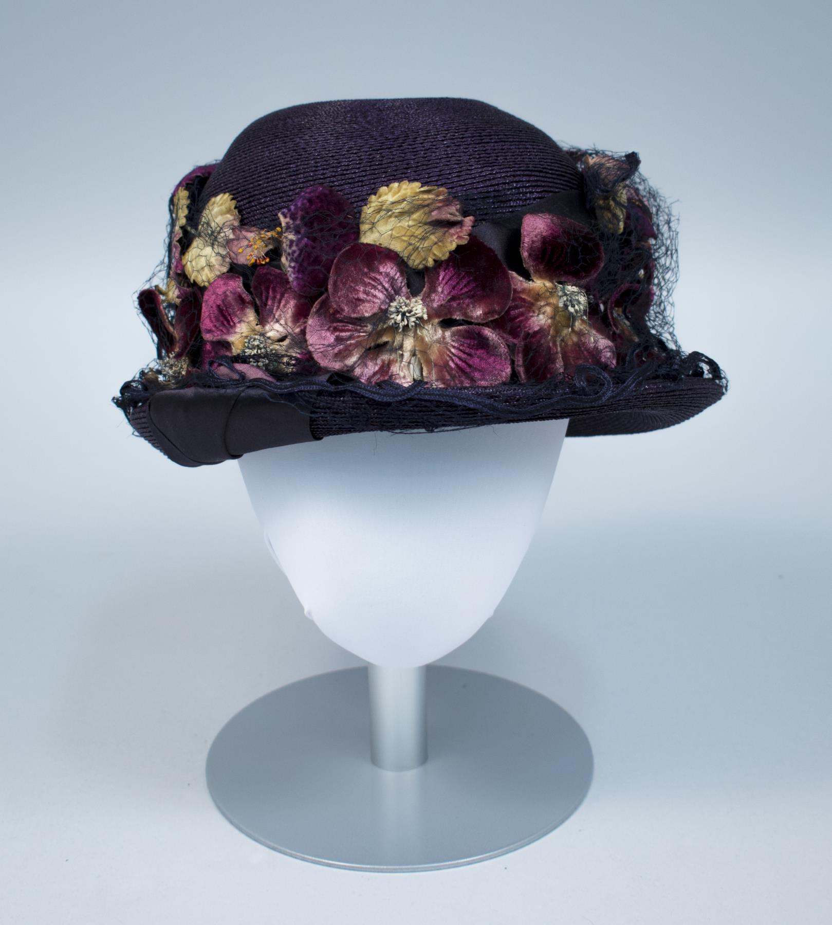 Image of Purple straw hat with velvet flowers, 1923